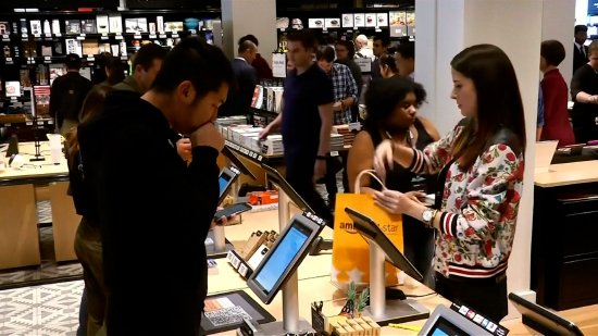 美国消费者信心跌至2014年以来低点 对经济与就业