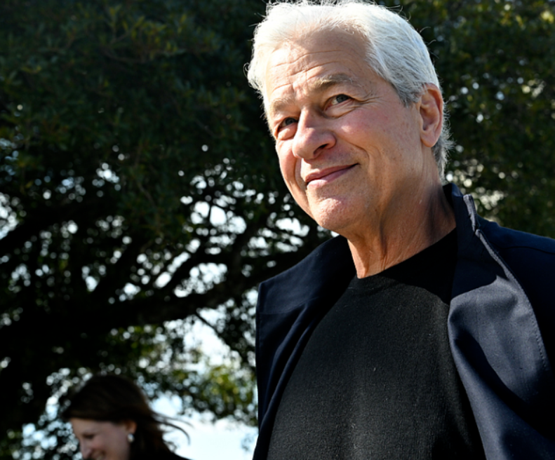 小摩CEO预见AI冲击将更快到来 但政策可起到缓冲