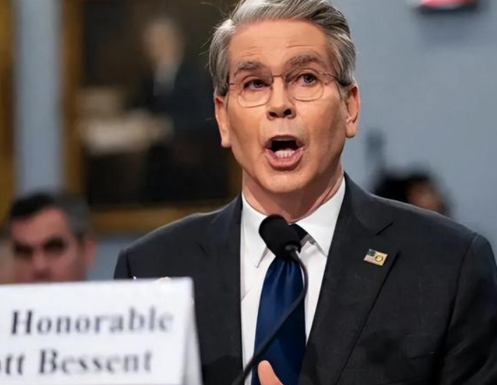 美国财长贝森特紧急召集银行CEO商讨Anthropic新型